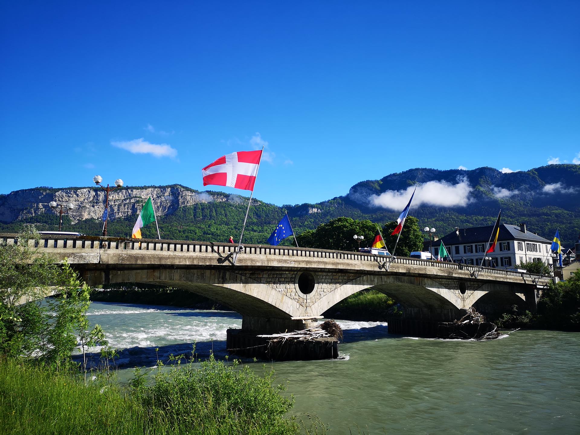 Societe de peintre en batiment intervenant a Bonneville en Haute-Savoie, La Haute Peinture realise vos travaux de peinture interieure, peinture exterieure, renovation de facades et finitions haut de gamme pour maisons, appartements, chalets et locaux professionnels.
