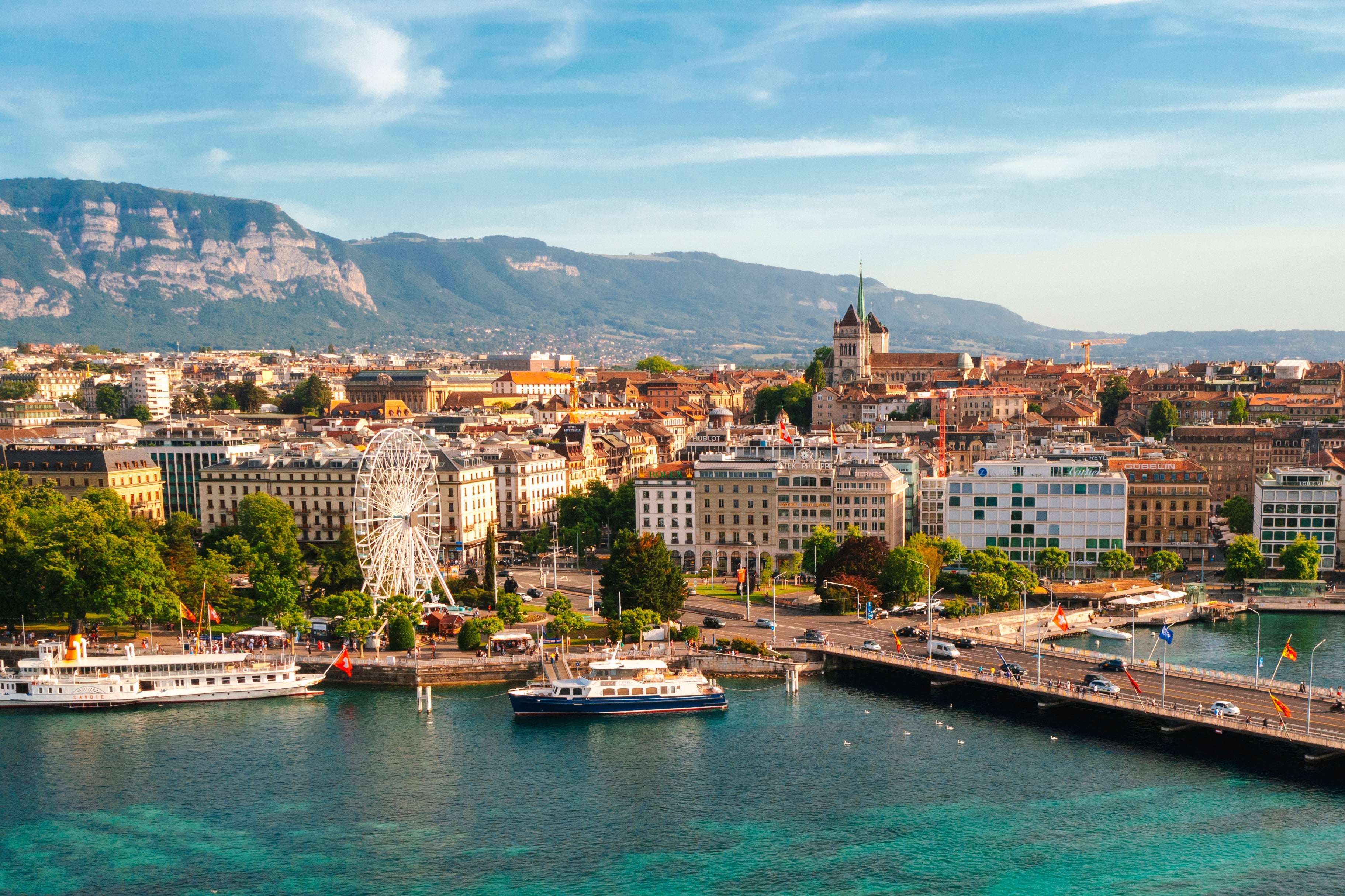Societe de peintre en batiment intervenant a Geneve et dans les environs, La Haute Peinture realise vos travaux de peinture interieure, peinture exterieure et renovation pour les particuliers et les professionnels.