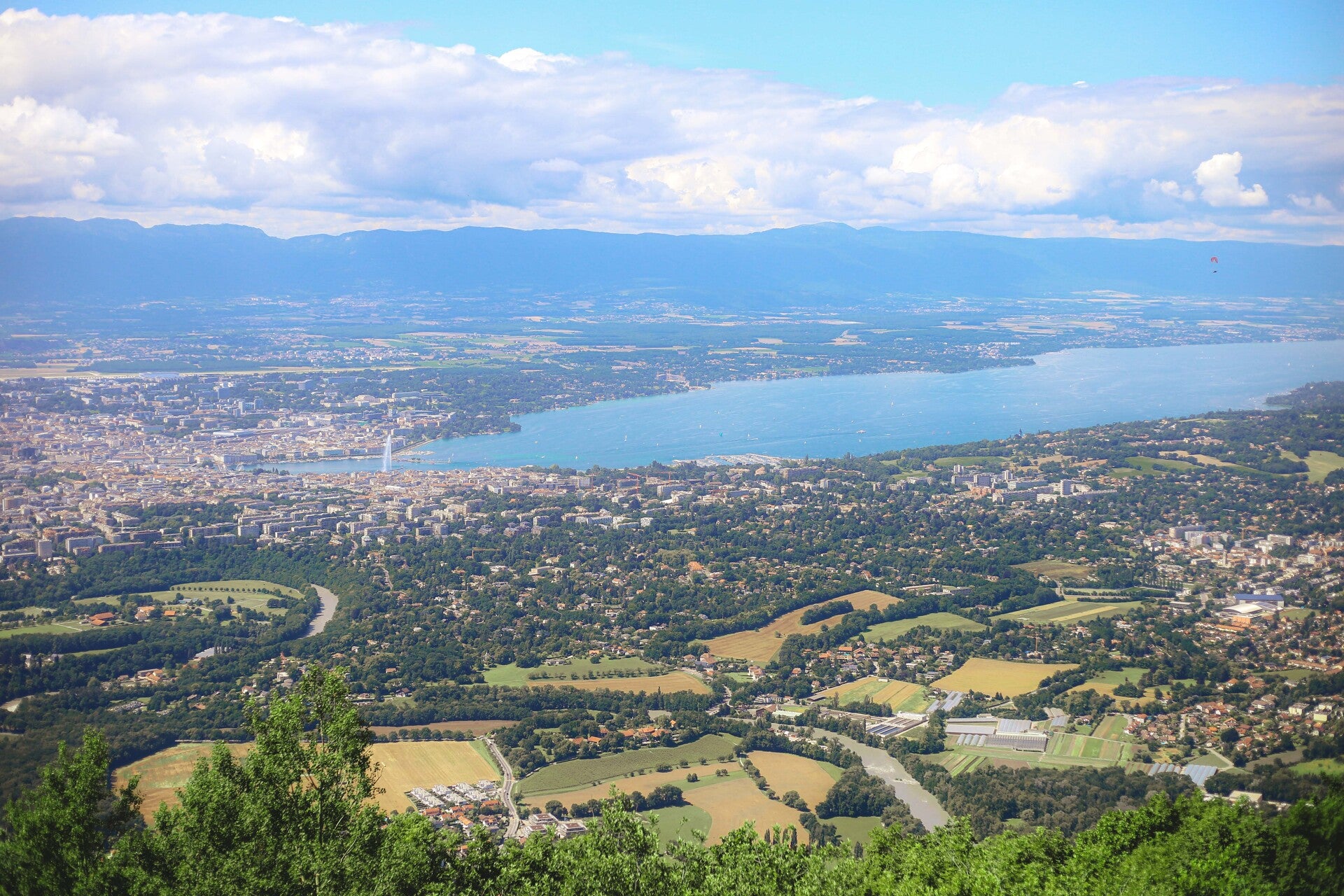 Societe de peintre en batiment intervenant a Saint-Julien-en-Genevois en Haute-Savoie, La Haute Peinture realise vos travaux de peinture interieure, peinture exterieure, renovation de facades et finitions soignees pour maisons, appartements et locaux professionnels.